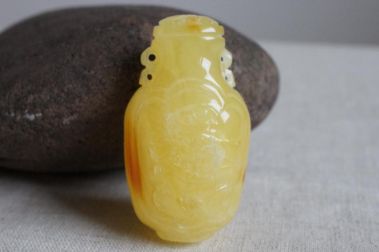 真蜜蜡用手机灯照会什么颜色